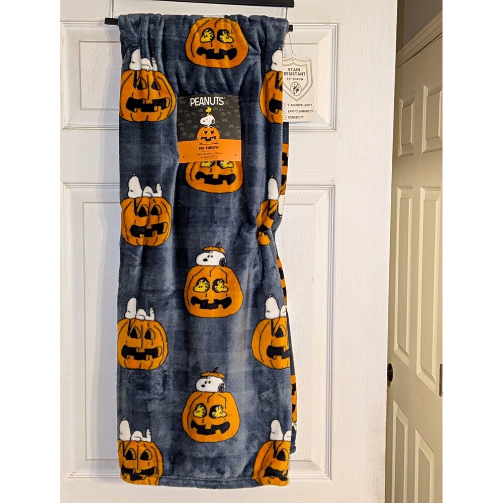 VIRAL Peanuts Halloween Snoopy Woodstock Pet Throw Blanket Stain Resistant 60x70